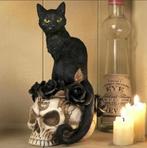 Grimalkin's Ghost - Zwarte kat op doodskop met rozen, Verzamelen, Beelden en Beeldjes, Nieuw, Dier, Verzenden