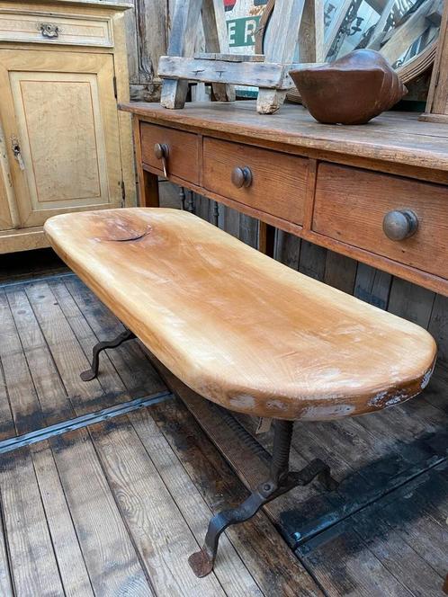 Stoere salontafel tafel met brutalisch onderstel, Antiek en Kunst, Antiek | Meubels | Tafels, Ophalen
