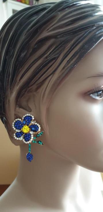 Grote blauwe goudkleur bloemoorbellen met kristal/crystal beschikbaar voor biedingen