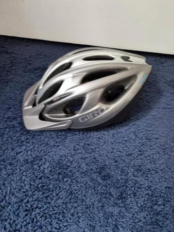 Wielren helm beschikbaar voor biedingen