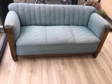 Antiek bankstelsel met twee stoelen van begin 1900. beschikbaar voor biedingen