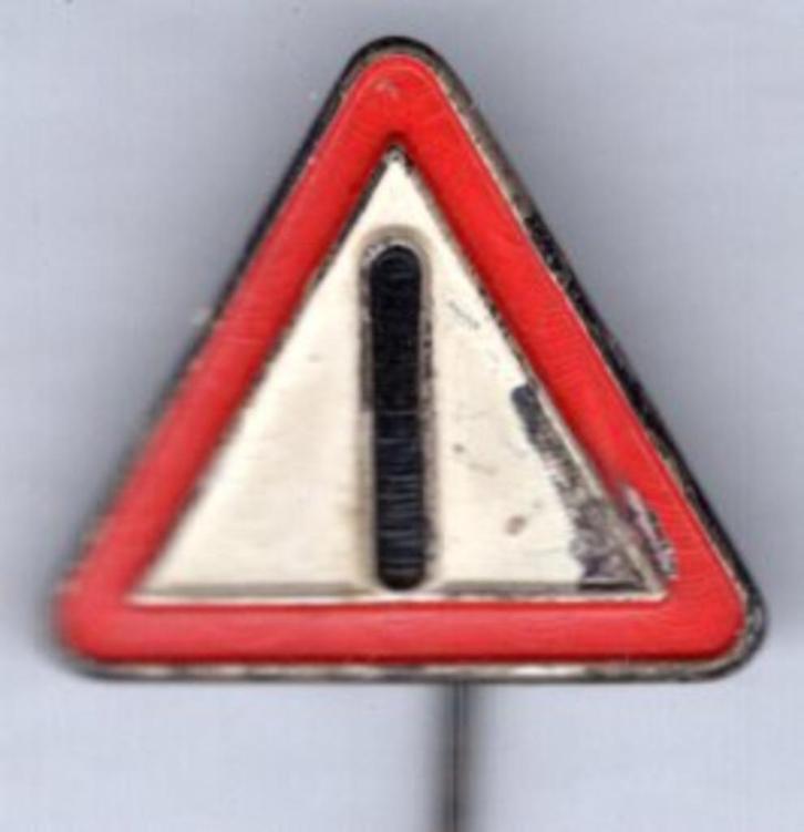 Verkeersbord zilverkleurig speldje ( X_042a ), Verzamelen, Speldjes, Pins en Buttons, Zo goed als nieuw, Speldje of Pin, Transport