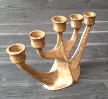 Brutalistische 5 armige bronzen kandelaar.

Gilde handwerk  beschikbaar voor biedingen