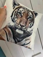 sierkussen tijger beige bruin kussen met dieren print animal, Ophalen of Verzenden, Zo goed als nieuw, Beige, Vierkant