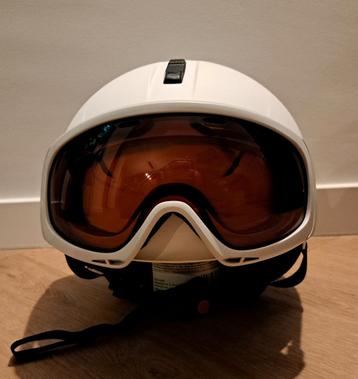 Skihelm met skibril beschikbaar voor biedingen