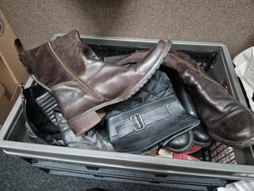 Gratis , veel schoenen beschikbaar voor biedingen