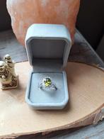 Sierlijke zilveren peridoot ring te koop, Verzenden, Nieuw, 17 tot 18, Dame of Heer