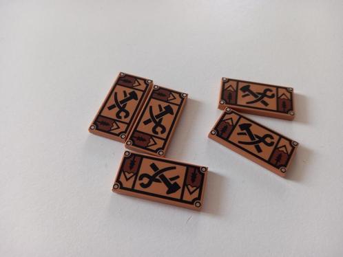 NIEUW: Medium Nougat Tile 2 x 4 with Black Blacksmith's Hamm, Kinderen en Baby's, Speelgoed | Duplo en Lego, Nieuw, Lego, Losse stenen