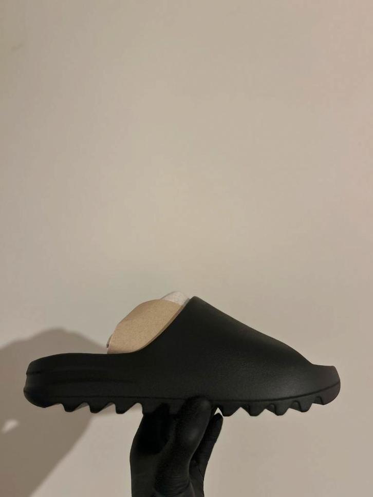 Yeezy Slides – Original Yeezy Brand– All Sizes, Kleding | Heren, Schoenen, Nieuw, Slippers, Zwart, Ophalen of Verzenden