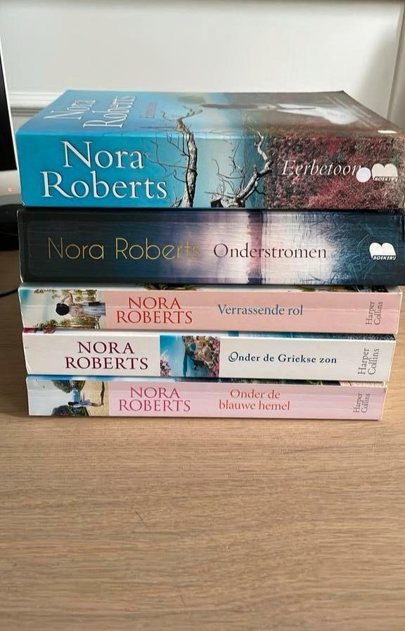5x boek Nora Roberts, Boeken, Romans, Gelezen, Ophalen of Verzenden