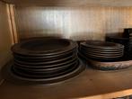 Arabia Ruska servies 83-delig, bruin, Huis en Inrichting, Keuken | Servies, Ophalen of Verzenden, Zo goed als nieuw, Effen, Compleet servies