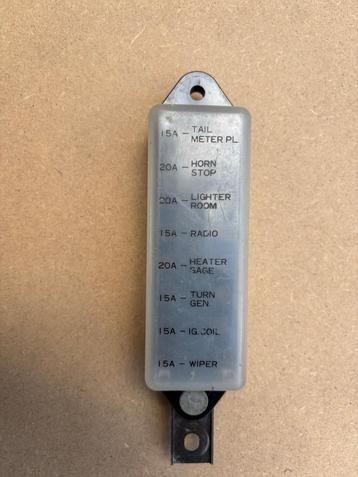 Originele zekeringhouder Toyota Carina beschikbaar voor biedingen