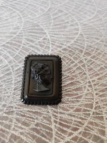 Prachtige antieke rouwbroche beschikbaar voor biedingen