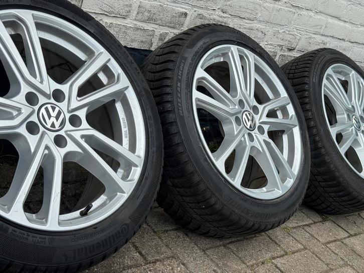 18 inch velgen VOLKSWAGEN T-ROC PASSAT met ZGAN winterbanden, Auto-onderdelen, Banden en Velgen, Band(en), Winterbanden, 18 inch