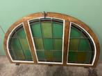 Halfrond Glas-in-Lood Raam met Houten Kozijn – Vintage Kerks, Ophalen
