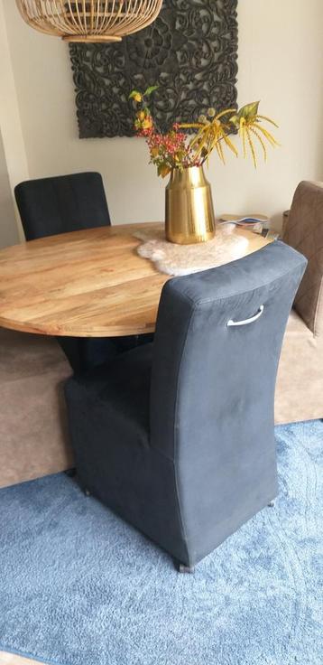 Mango houten tafel met 4 stoelen  beschikbaar voor biedingen