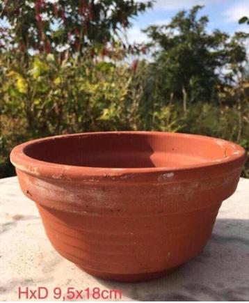 Oud Hollandse en Italiaanse terracotta bloempotten beschikbaar voor biedingen