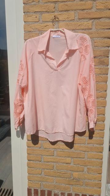 Lichtroze geborduurde blouse mt L/ Xl  beschikbaar voor biedingen