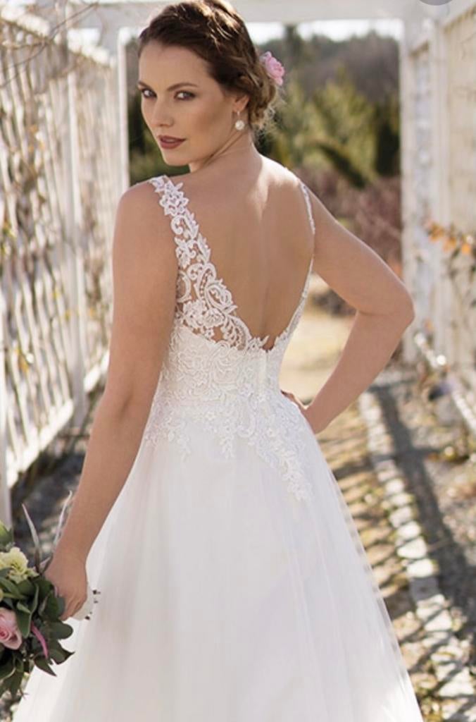 Nieuwe en goedkope gedragen trouwjurk, Kleding | Dames, Trouwkleding en Trouwaccessoires, Ophalen, Zo goed als nieuw, Wit, Trouwjurk