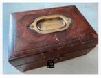 Bijz. Antieke, lederen kistje, met koper beslag, hengsel, Minder dan 50 cm, Ophalen of Verzenden, Zo goed als nieuw, X