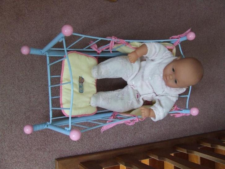 Zapf Chou Chou metalen poppenbed pop Lissi zeer net, Kinderen en Baby's, Speelgoed | Poppen, Gebruikt, Babypop, Ophalen of Verzenden