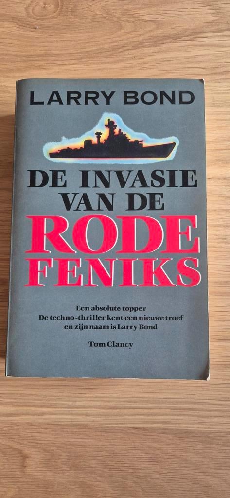 De Invasie van de Rode Feniks - Larry Bond, Boeken, Thrillers, Gelezen, Nederland, Ophalen of Verzenden