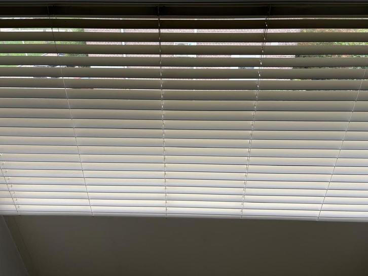 Witte Luxaflex lamellen, Huis en Inrichting, Stoffering | Gordijnen en Lamellen, Gebruikt, 150 tot 200 cm, 200 cm of meer, Wit