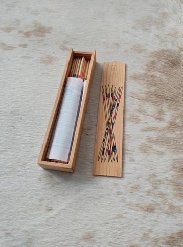 Nieuwe Mikado in houten doosje beschikbaar voor biedingen