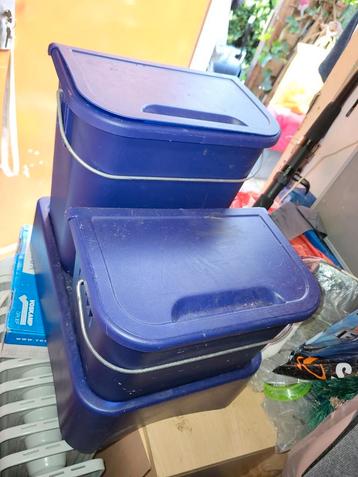 Dubbele Afval emmer met geleiders  beschikbaar voor biedingen