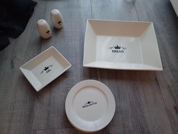 Crèmekleurig 8-delig servies, "oil & "bread" beschikbaar voor biedingen