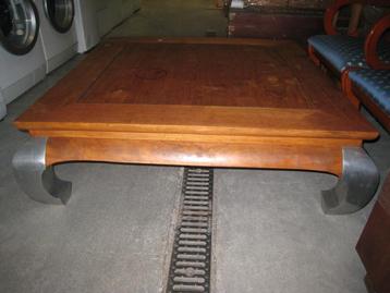 Moderne opium salontafel in teak beschikbaar voor biedingen