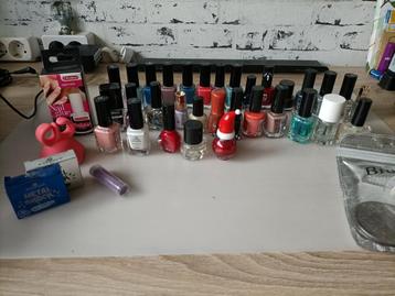 Nagellak Set - 32 Potjes + Accessoires beschikbaar voor biedingen