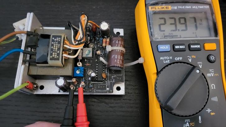 Gestabiliseerde voeding 24VDC/0,3A, Hobby en Vrije tijd, Elektronica-componenten, Gebruikt, Ophalen