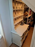 Witte buikkast met barok details, Ophalen