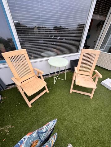 Tuinstoelen - 2 stuks en tafeltje spoed weg beschikbaar voor biedingen