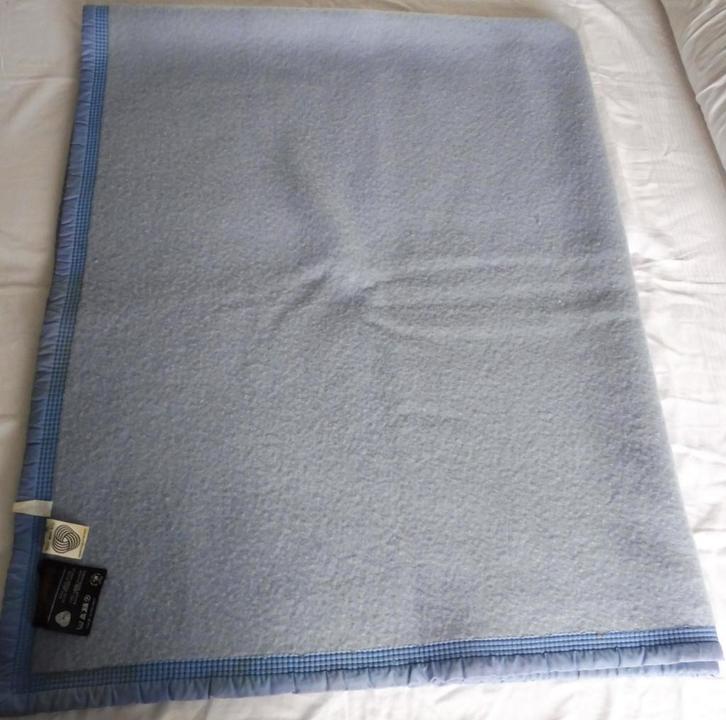 Mooie wollen deken Carine 180 x 220 cm wol, Huis en Inrichting, Woonaccessoires | Plaids en Woondekens, Zo goed als nieuw, Ophalen of Verzenden