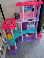 Barbiehuis met accessoires, Kinderen en Baby's, Speelgoed | Poppenhuizen, Ophalen, Zo goed als nieuw, Poppenhuis