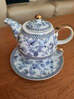 Tea for one theepotje met schotel MG Qualitas Omnia Vincit, Verzamelen, Verzenden, Nieuw, Porselein, Overige typen