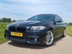 BMW 5-Serie Touring 528i High Executive | M-Sport | PANO |, Automaat, 4 cilinders, 2000 kg, Zwart