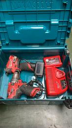 Milwaukee boormachine schroeftol tacker met lader en accu, Ophalen of Verzenden, Gebruikt, Boor- en Schroefmachine