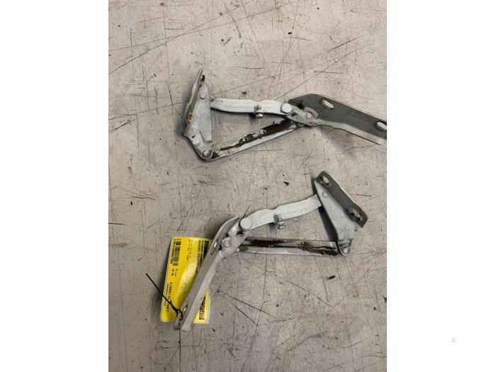 Motorkap Scharnier van een Mercedes Sprinter, Auto-onderdelen, Overige Auto-onderdelen, Mercedes-Benz, Gebruikt, 3 maanden garantie