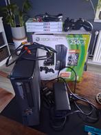 Xbox 360 Compleet!, Spelcomputers en Games, Spelcomputers | Xbox 360, Met 2 controllers, Met games, Ophalen of Verzenden, 250 GB