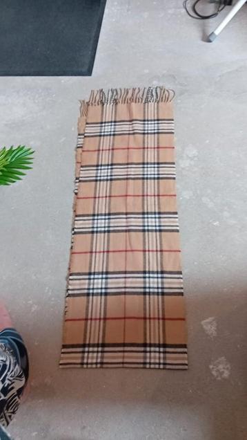 Burberry sjaal beschikbaar voor biedingen