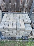 Gratis afhalen. Bestrating ongeveer 25m2, Tuin en Terras, Tegels en Klinkers, Ophalen, Zo goed als nieuw, Beton, Klinkers