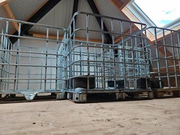 Meerdere IBC kratten te koop beschikbaar voor biedingen
