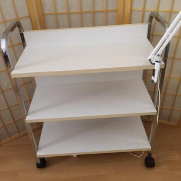 schoonheidssalon tafel beschikbaar voor biedingen