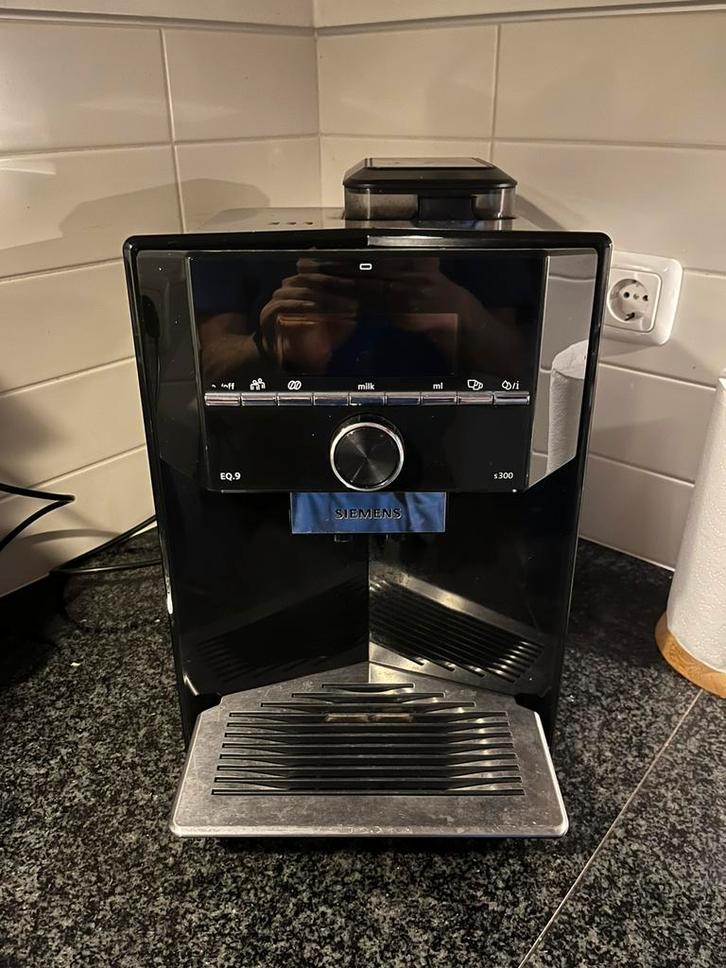 Siemens eq.9 s300 voor onderdelen!, Witgoed en Apparatuur, Koffiezetapparaten, Zo goed als nieuw, Koffiemachine, Ophalen