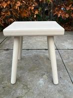 Vintage wit krukje / bijzettafeltje, Huis en Inrichting, Tafels | Bijzettafels, Minder dan 45 cm, Minder dan 55 cm, Gebruikt, Rond