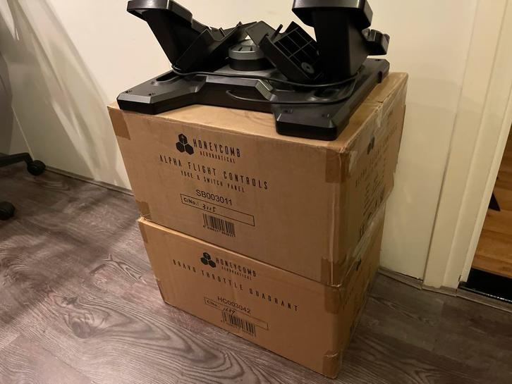 Honeycomb Alpha, Bravo + Logitech Pedalen, Computers en Software, Joysticks, Zo goed als nieuw, Ophalen of Verzenden