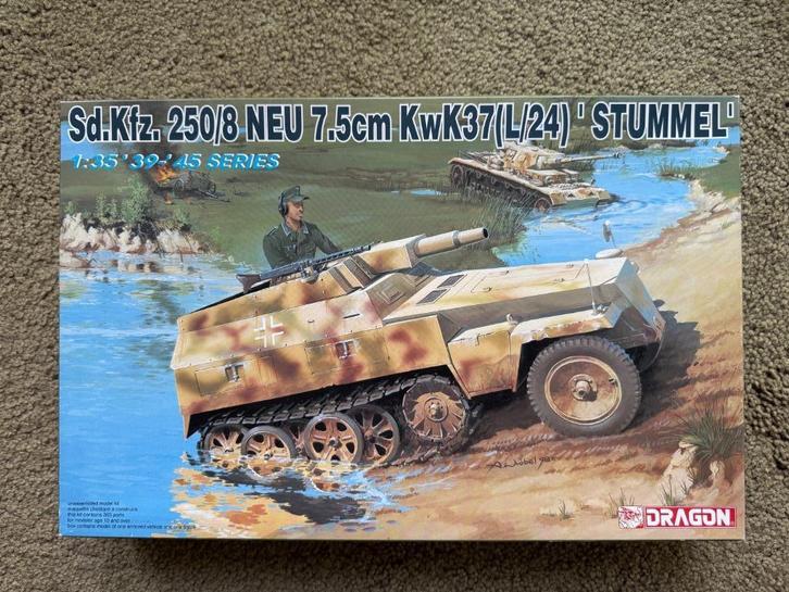 Dragon Sd.Kfz. 250/8 Stummel met Aber PE upgrade, Hobby en Vrije tijd, Modelbouw | Auto's en Voertuigen, Nieuw, Tank, 1:32 tot 1:50